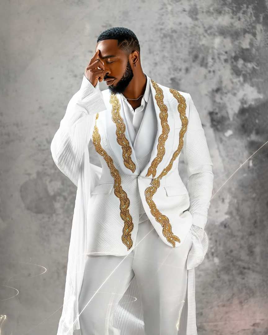 أنيقة مطرز الزفاف البدلات الرس - مراجعة Men'S Formal Wear No Suit وسعره